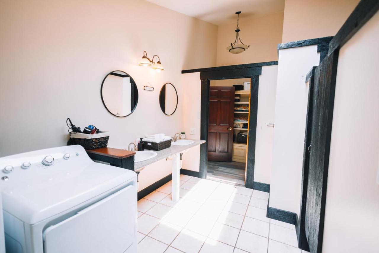 Villa Downtown Escape Great For Large Families & Groups à Sugarcreek Extérieur photo