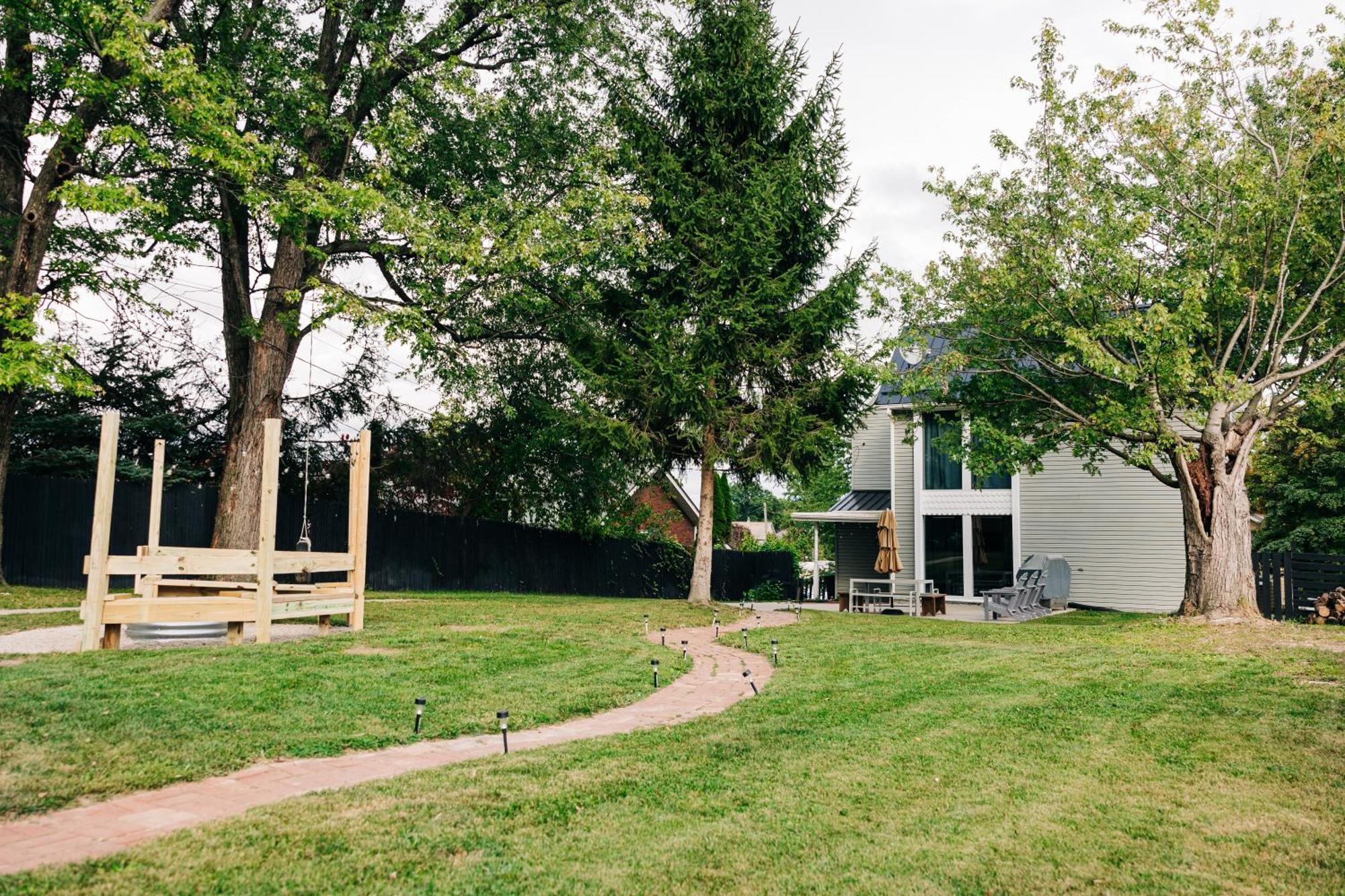 Villa Downtown Escape Great For Large Families & Groups à Sugarcreek Extérieur photo