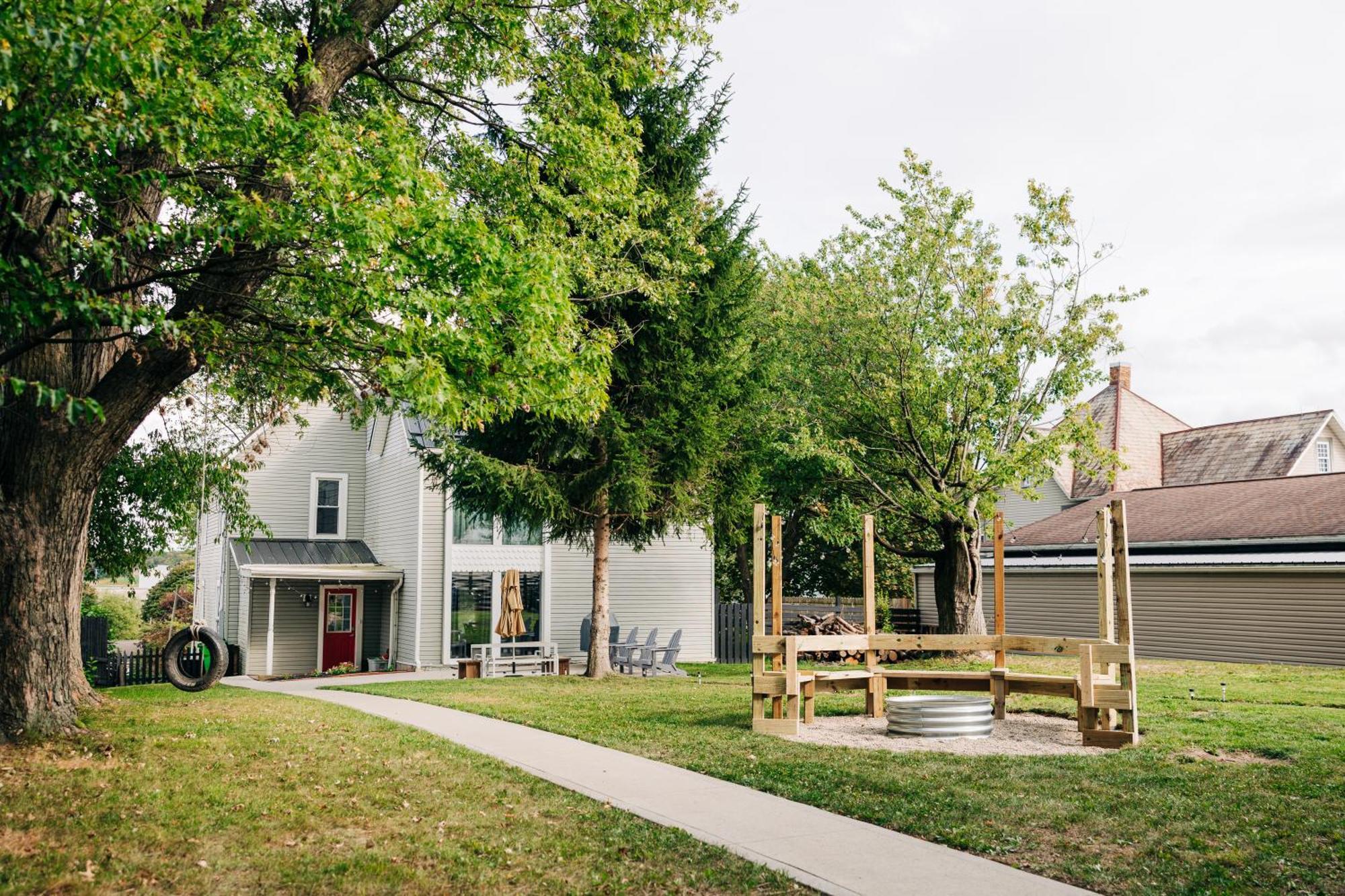 Villa Downtown Escape Great For Large Families & Groups à Sugarcreek Extérieur photo